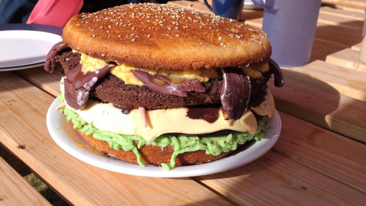 kage bagt på bål